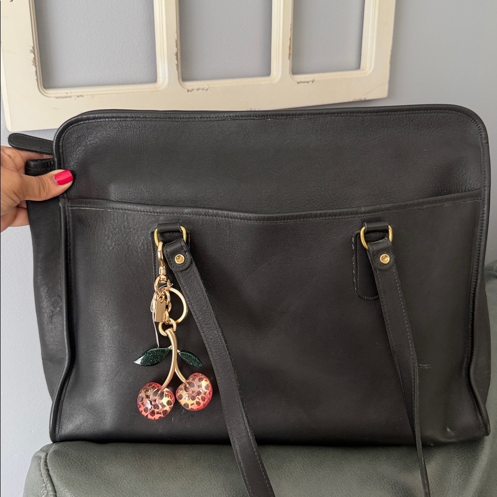 LAURA USA Black Leather Tote Bag with Gold harware - Picture 5 of 17
